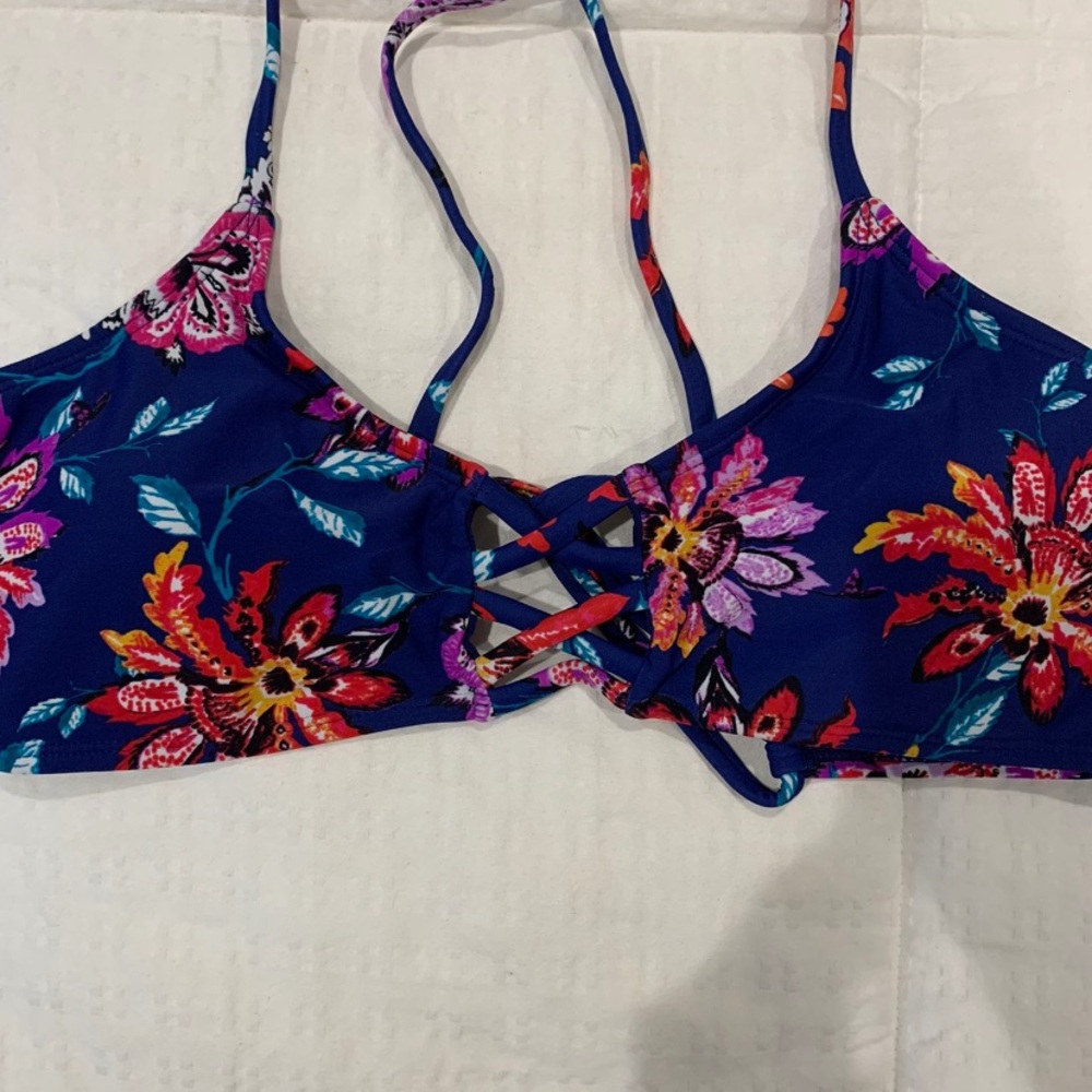 Bikini - Picture 2 of 5